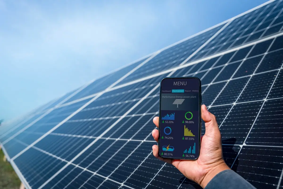 Visualiserung einer PV-Anlage in der App am Smartphone
