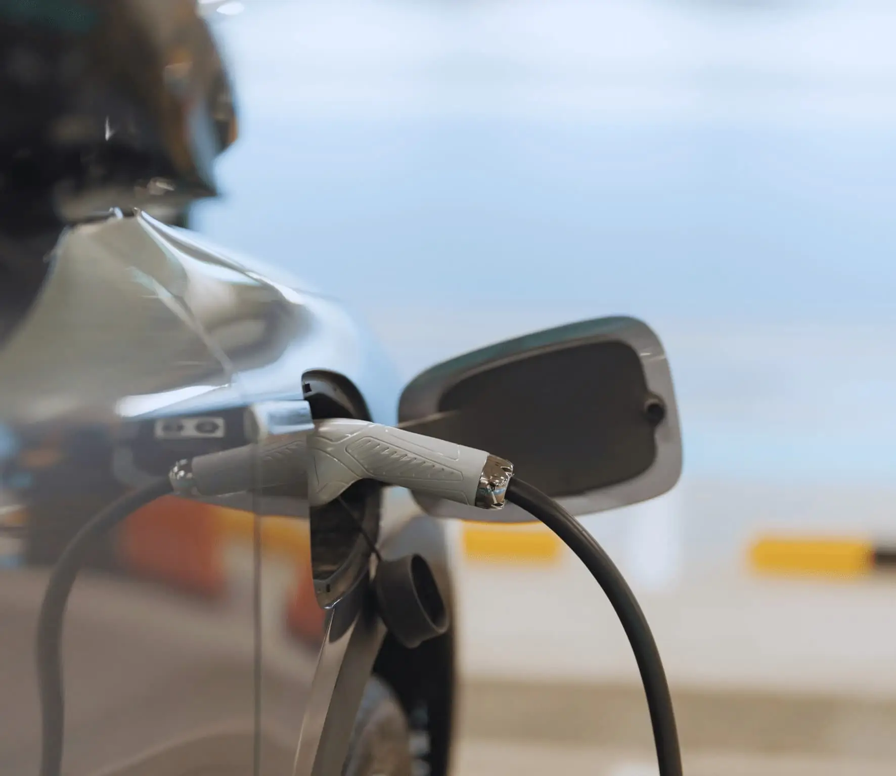 E-Auto beim Laden an einer Wallbox