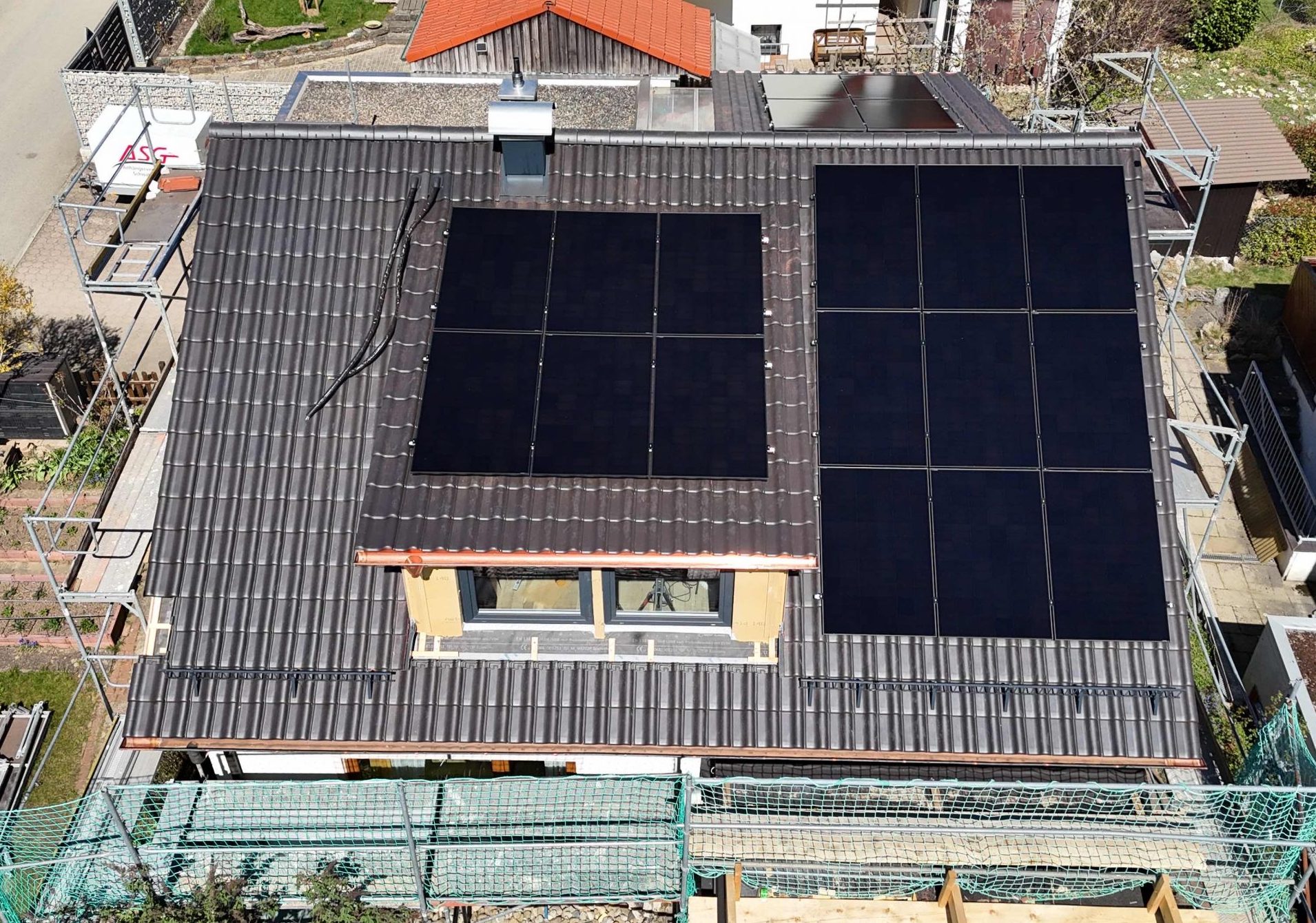 11,04 kWp Photovoltaikanlage mit Batteriespeicher und Wallbox für E-Auto in Erkenbrechtsweiler auf der Schwäbischen Alb, installiert von HUMMEL energize