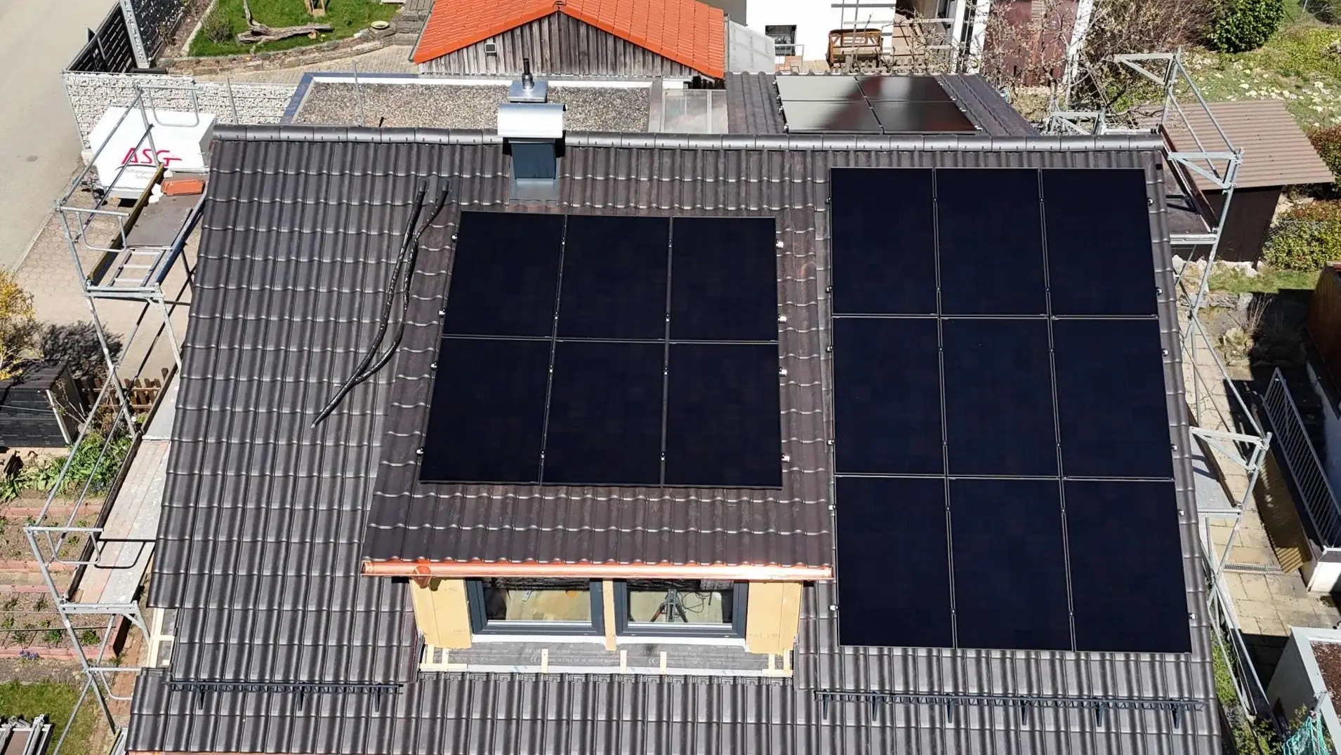 11,04 kWp Photovoltaikanlage mit Batteriespeicher und Wallbox für E-Auto in Erkenbrechtsweiler auf der Schwäbischen Alb, installiert von HUMMEL energize