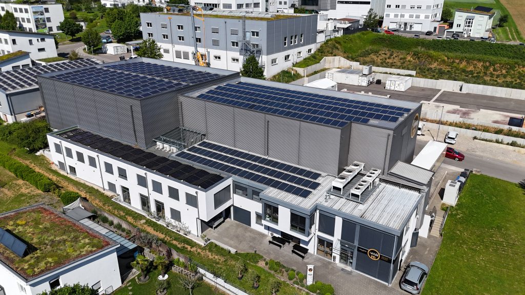 Gewerbespeicher-Referenz – rund 150 kWp Photovoltaik auf den Hallendächern von Marziale Coolinaria in Nürtingen