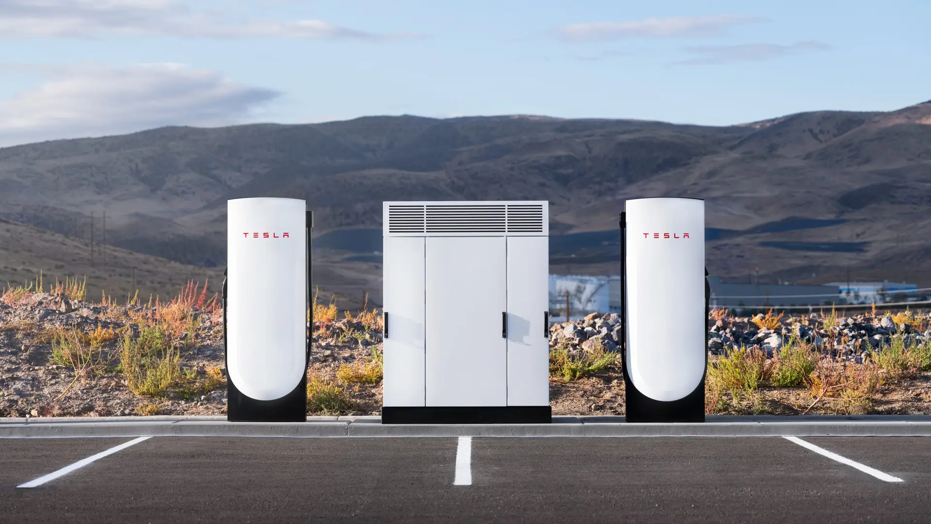 Zertifizierter Tesla-Installateur: Powerwall 3P Heimspeicher und Supercharger-Ladepark